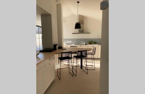 Sainte-Marie-de-Re Villa | Elégante maison d'architecte, Spa à débordement