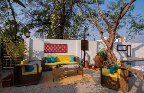 Devghar Villa | El Cottage by StayVista - An enchanting escape with Scenic views, Colonial decor & Private plunge pool