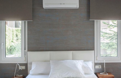 Lleida Bed & Breakfast | El jardí de l'avet