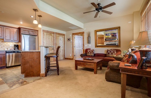 Steamboat Springs Condo | EL5114 | Close to Mtn Activities | Private Hot Tub | Air Chilling | 4 Pools