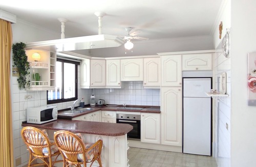 Los Gigantes Apartment | Elegant 2 BDR apt with freeWIFI, Terrace, Panoramic views, pool, modern upgrades