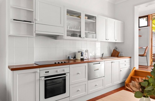 North Sydney House | Elegant 1-Bed Oasis with Courtyard in North Sydney
