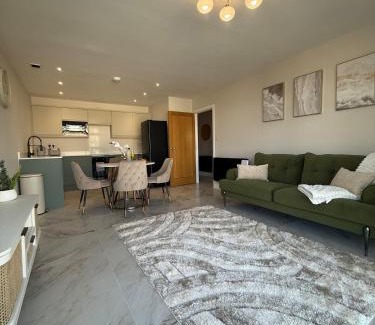 Cardiff City Centre Apartment | Elegant 1 Bed with free parking