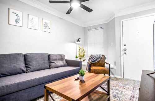 Brentwood Apartment | Elegant 1BR Haven - 10 Min to Downtown Austin