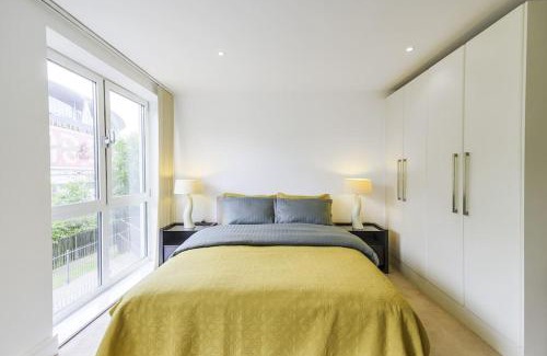 Highbury West Apartment | Elegant 2-Bedroom Apartment with Balcony