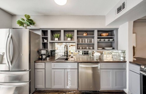 Old East Dallas Condo | Elegant 2BR condo with dual king suites, private patio, and access to resort-style pool and wellness amenities in Dallas’s coveted Lakewood neighborhood.