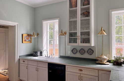 South Main Street House | Elegant 3 FL 7 Beds Row House in Historic Geneva: Walk to HWS, Lake, Downtown