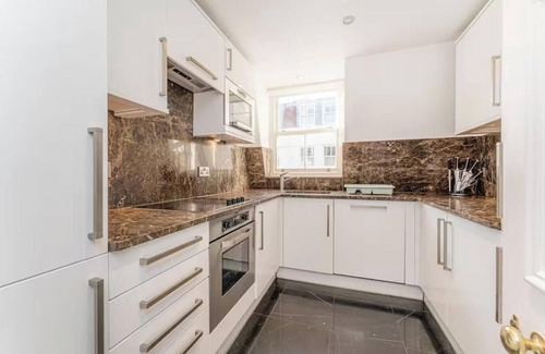 Royal Borough of Kensington and Chelsea Apartment | Elegant 4-Bedroom Penthouse in Prime Kensington Location