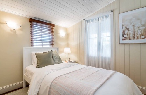 Paddington House | Elegant 4-Bedroom Residence with Entertaining Area