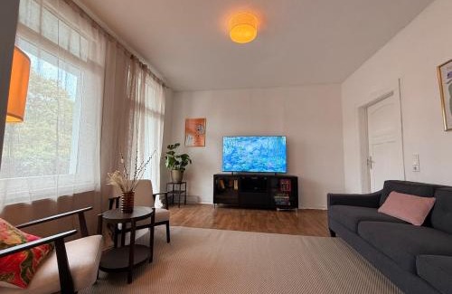 Burgeresch Apartment | Elegant 4BR Apartment near Citycenter with Balcony