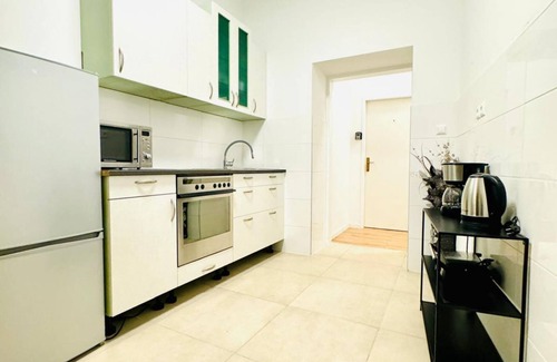 Rudolfsheim-Funfhaus Apartment | Elegant 4BR Apt, Prime Location Near Westbahnhof