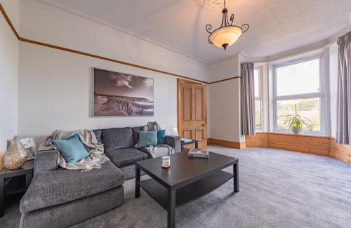 Chapel Allerton House | Elegant 4BR Home in Prestigious Chapel Allerton