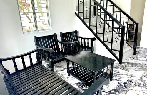 Oton Villa | Elegant 4Br House near Clubhouse - Pool