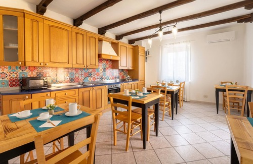 Ciampino House | Elegant and Romantic Ground Floor Suite - 18 minutes from Rome