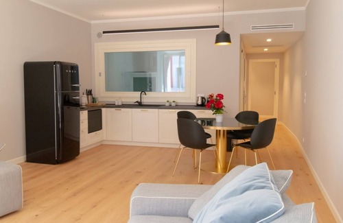 Vicenza Apartment | Elegant apt of 130 sqm located on the second floor of a building without a lift (stairs), can accommodate up to 4 people.The accommodation is located in the historic center of Vicenza (Restricted Traffic Area), a few steps from the Palladian Basilica and