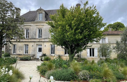 Gemozac House | Elegant, charming residence with landscaped garden