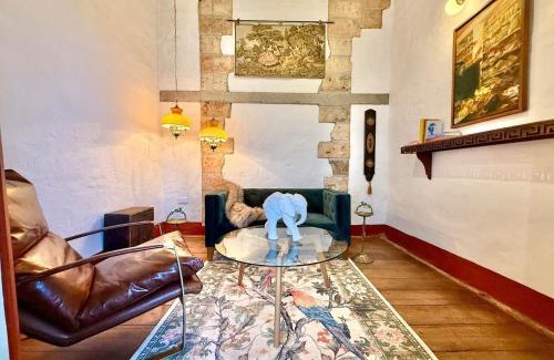 Jerico House | Elegant Colonial Walkable Casa