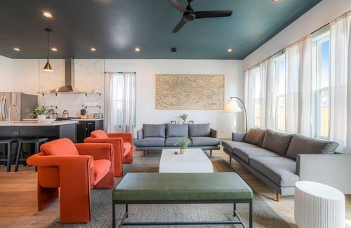 Faubourg Lafayette House | Elegant & Cosy House w/Heated Pool Patio & Parking