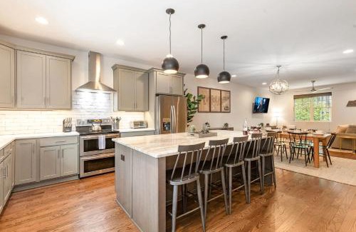 Historic Waverly House | Elegant Elliott-2 Units-Hot Tub-Mins to 12 South