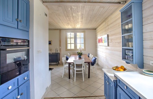 Sainte-Alvere Villa | Elegant Holiday Home in Truffle Village with Heated Pool, Zipline + Trampoline.