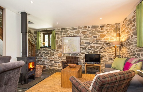 Tavistock House | Elegant Holiday Home in Tavistock with Garden, Barbecue, Fireplace