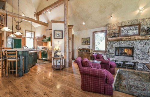 Keystone House | Elegant Lodge with Panoramic Views, Hot Tub onsite