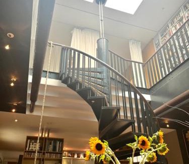 De Weteringschans Apartment | Elegant penthouse LOFT of 250 m2 in city centre with huge roofgarden 80 m2