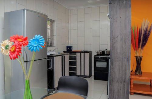 Newcastle Apartment | Elegant Poolside Retreat 2-Bed Luxury Guesthouse