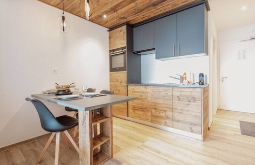 Noes Apartment | Elegant renovated studio in the center of town