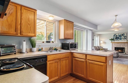 Ann Arbor House | Elegant Residence 3 Miles from UM Stadium