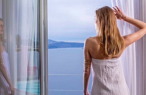 Oia Villa | Elegant Santorini Villa | Sea Breeze Villa | 1 Bedroom | Private Infinity pool.