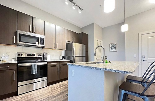 Carver City - Lincoln Gardens Apartment | Elegant, Sophisticated Living in Central Tampa