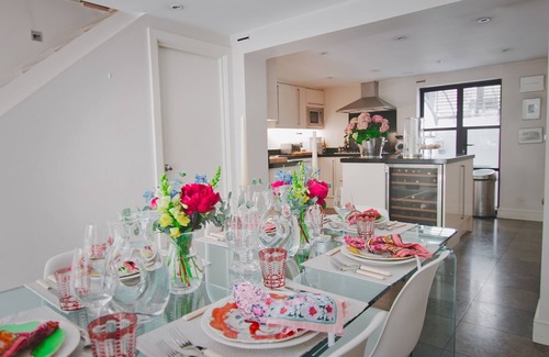 South Kensington House | Elegant South Kensington Grade II Townhouse with Private Garden Sleeps 5/6