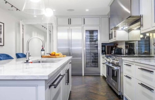 St. Mary's Park Apartment | Elegant & Unique Townhouse Near Battersea Park