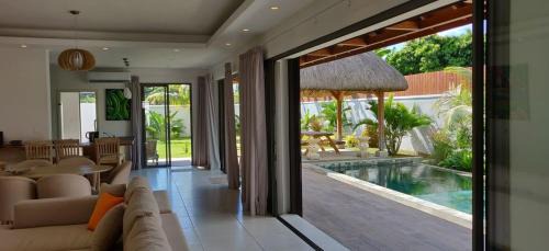 Cap Malheureux Villa | Elegant Villa in Pereybere, Grand Baie + Pool