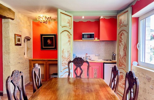 Fougueyrolles Apartment | Elegant Wine Estate: Stunning Views, Heated Pool & Wi-Fi