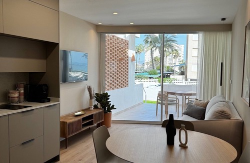 Urbanova Apartment | Elegante Casa con Vistas al mar en la Playa #3