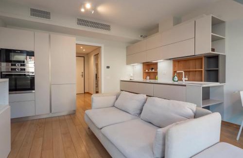 Zona Solari Apartment | Elegante e luminoso appartamento con box auto a pochi passi da metropolitana M4