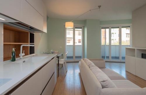 Zona Solari Apartment | Elegante e luminoso appartamento con box auto a pochi passi da metropolitana M4