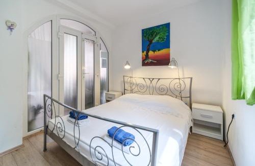 Cove Osibova (Milna) Apartment | Elena Apartments
