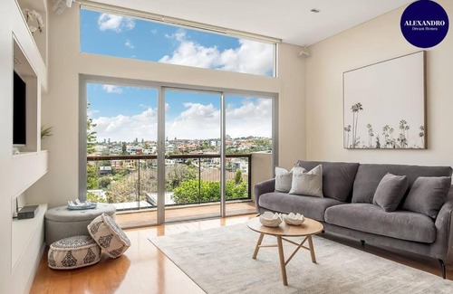 Tamarama House | ELITE BEACHSIDE HOLIDAY HOME / TAMARAMA