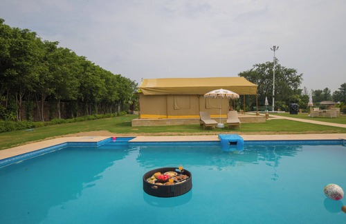 Gurugram Villa | ELIVAAS 5-BHK with Luxe Mudhouses, Tents, Pond & Pvt Pool | Kaimalgarh Farmstay