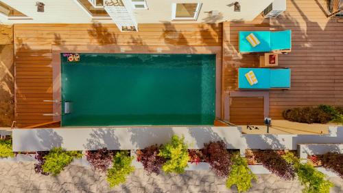 Kasauli Villa | ELIVAAS privé The Royce Daisy Ultra-Luxe 4 BHK Villa with Pvt Heated Pool, Jacuzzi, Steam Room & Hill Views