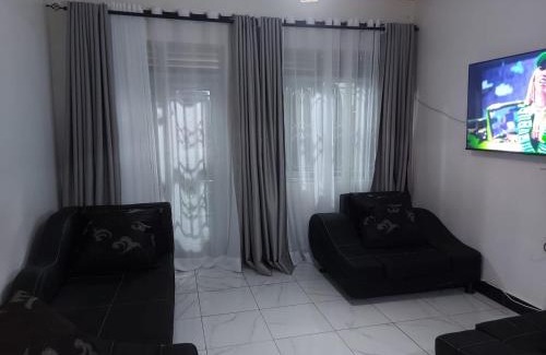 Kampala House | Elizabeth BB Homestay unlimited internet ,Netflix