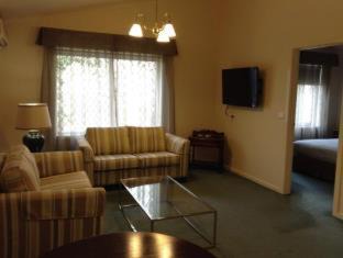 Blackburn North Cabin | Elizabethan Lodge