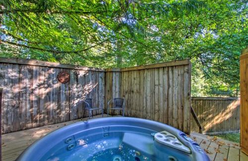 Ashford House | Elk Hideaway Ashford Cottage with Hot Tub!