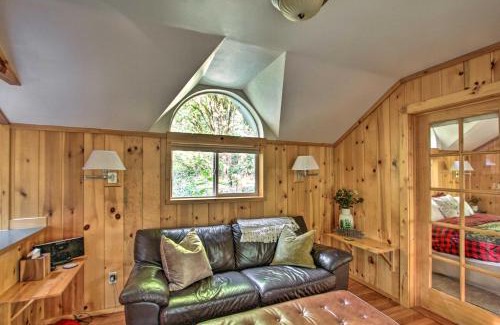 Ashford House | Elk Hideaway Ashford Cottage with Hot Tub!
