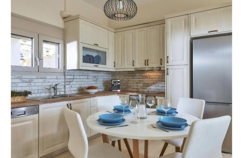 Kalamaki Apartment | Elkysti Crete Deluxe Apartment "Eleftheria"