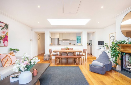 South Melbourne Apartment | Elm Cottage with Luxury, Lifestyle & Location.