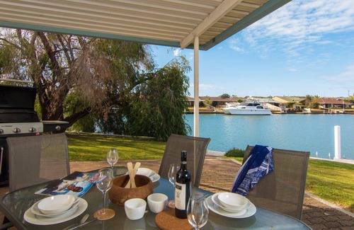 Forster House | Elouera 23 - Waterfront and Pet-Friendly!